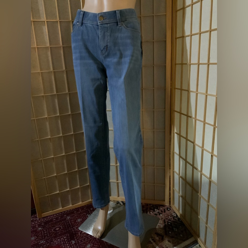 ALIA- indigo wash blue jeans. Straight legs.🧢🥿